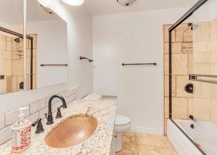 Holiday home 3 Mi To Dtwn Shops & Eats: W/ Pool!