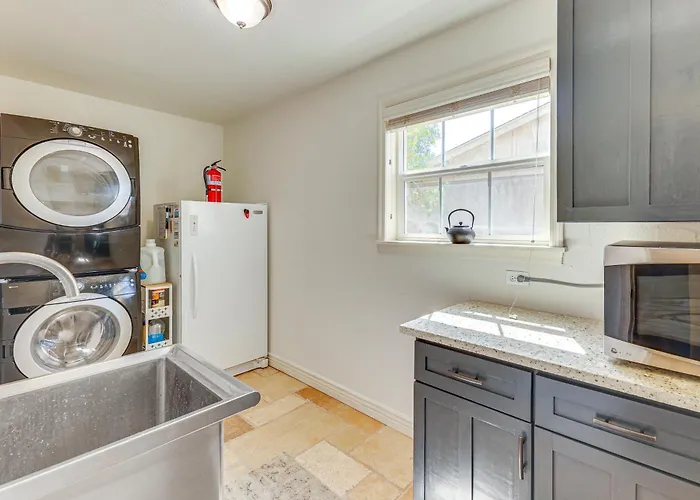 3 Mi To Dtwn Shops & Eats: W/ Pool! Holiday home Mesa