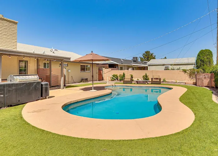 3 Mi To Dtwn Shops & Eats: W/ Pool! Holiday home *