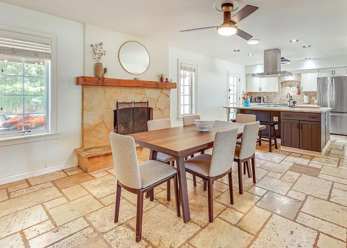 3 Mi To Dtwn Shops & Eats: W/ Pool! Holiday home Mesa