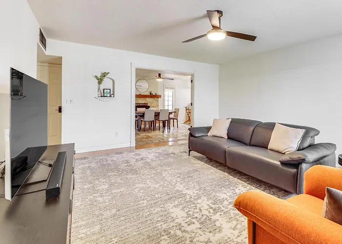 Holiday home 3 Mi To Dtwn Shops & Eats: W/ Pool! *