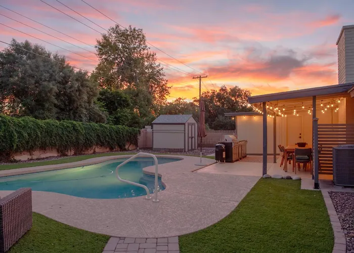 3 Mi To Dtwn Shops & Eats: W/ Pool! Holiday home